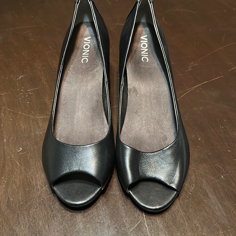 Vionic peep-toe wedge
